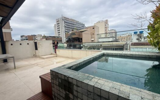 Modernes Triplex-Penthouse mit Pool in Leblon zu verkaufen