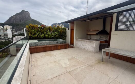 Modernes Triplex-Penthouse mit Pool in Leblon zu verkaufen