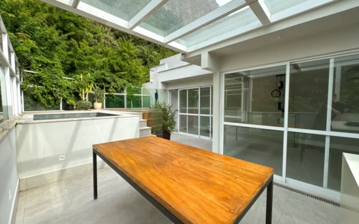 Penthouse en duplex rénové à vendre à Lagoa avec piscine