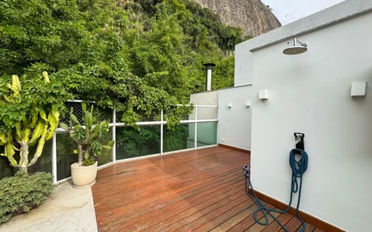 Penthouse en duplex rénové à vendre à Lagoa avec piscine