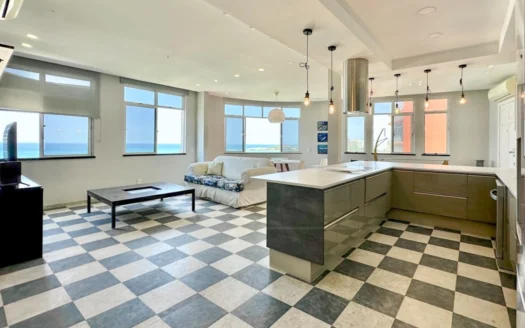 Se vende departamento frente al mar en la Avenida Atlántica