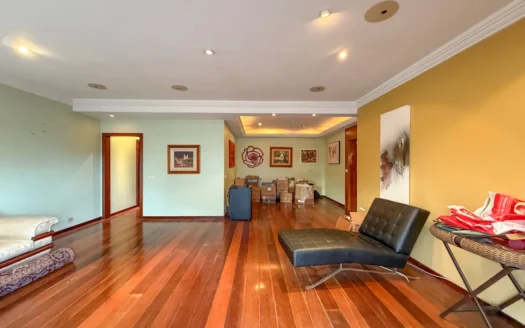 Spacious 4-Bedroom Apartment with Christ the Redeemer and Two Brothers Mountain Views in Ipanema for sale