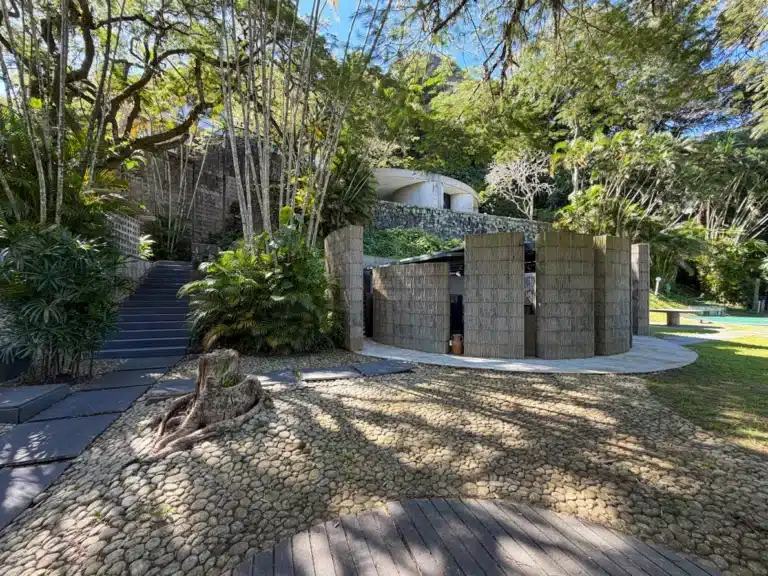 Casa de arquitectura moderna en Barra da Tijuca: diseño y naturaleza en Pedra da Gávea