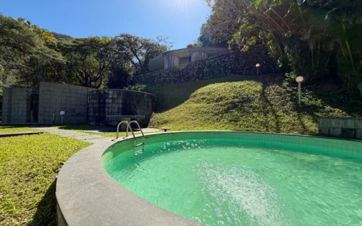 Modern Architect House in Barra da Tijuca – Design and Nature at Pedra da Gávea