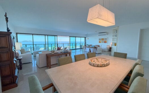 Se vende departamento frente al mar en Ipanema con vistas panorámicas al mar