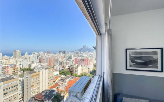 Se vende departamento renovado en Ipanema con vista al mar