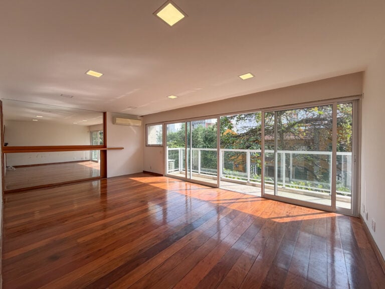 Spacious 159 m² Apartment for Sale in Ipanema