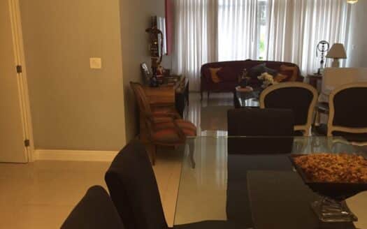 Apartamento de 3 quartos à venda na Rua Bulhões de Carvalho, com 159 m²