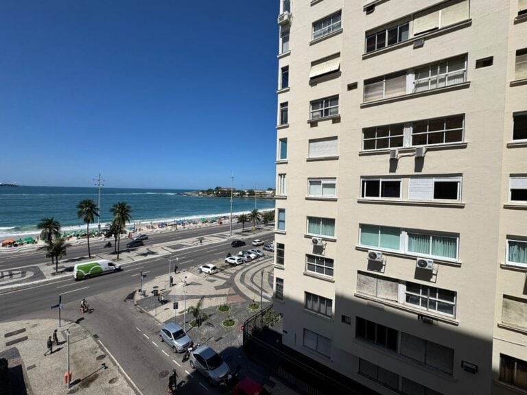 Copacabana Apartment with Side Ocean View on Rua Souza Lima, 85 m²