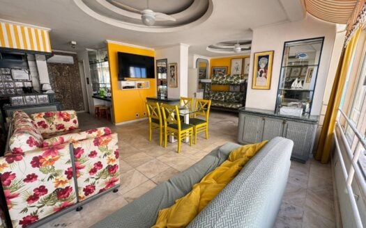 Apartamento em Copacabana com vista lateral para o mar na Rua Souza Lima, 85 m²