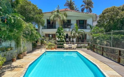 Haus in Gávea in einer bewachten Wohnanlage – mit Pool und Garten