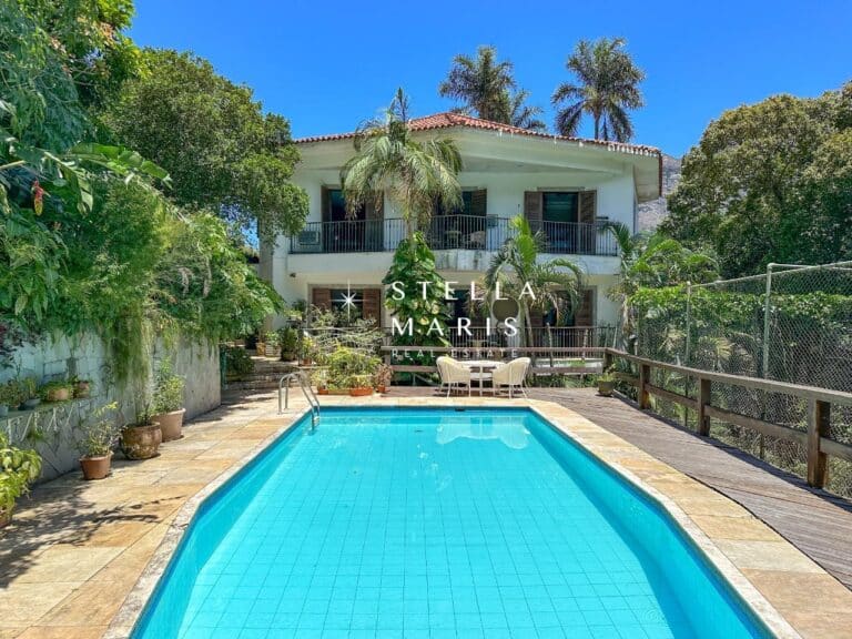 Casa à venda em Gávea, em condomínio fechado – 936 m², 6 suítes, piscina
