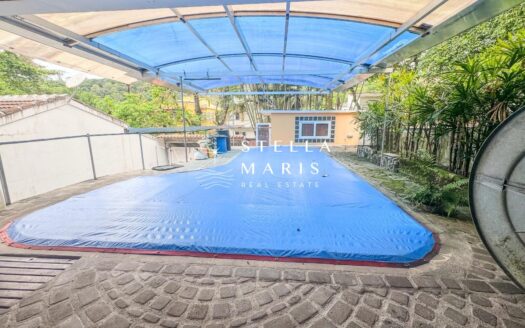 Horto-Haus mit Pool – überdachter Pool