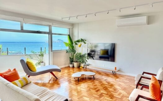Ipanema ocean view apartment – living room with ocean view