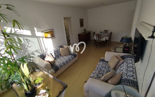 Wohn- und Esszimmer der Wohnung „Selva de Pedra“ in Leblon