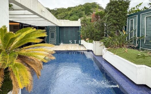 Penthouse situé rue Aperana – piscine au niveau du sol sur la terrasse du toit