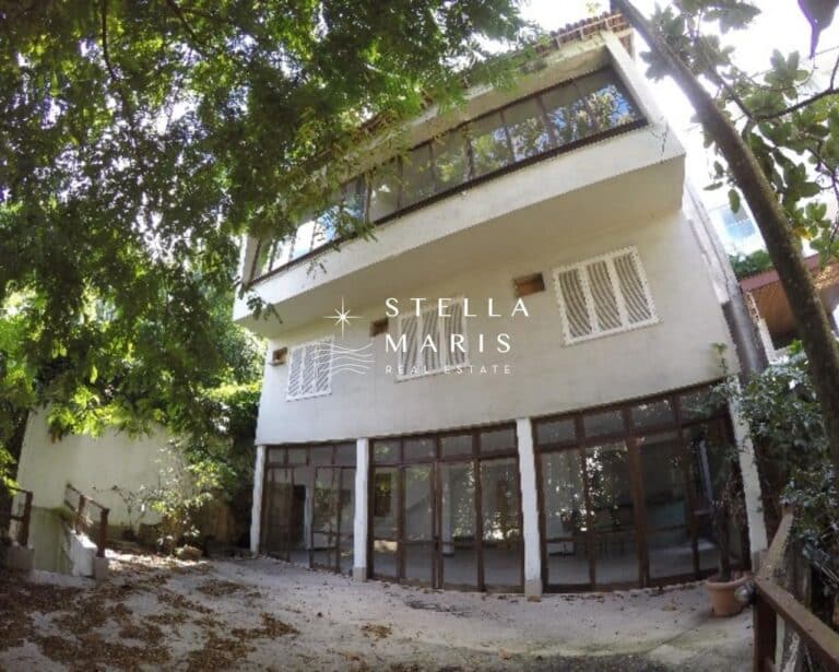 Casa à venda na Rua Sacopã, em Lagoa – 558 m², 4 quartos, vista para a Pedra da Gávea