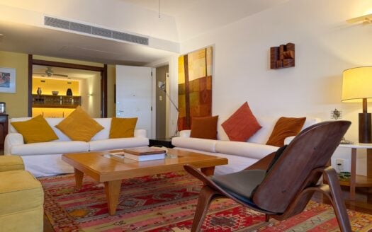 Living room of the penthouse for sale on Rua Sá Ferreira, Copacabana
