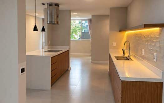 Ipanema apartment with two suites – open kitchen with island and LED lighting
