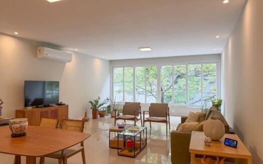 Renovated 3-Bedroom Apartment for Sale in Copacabana, 154 m²